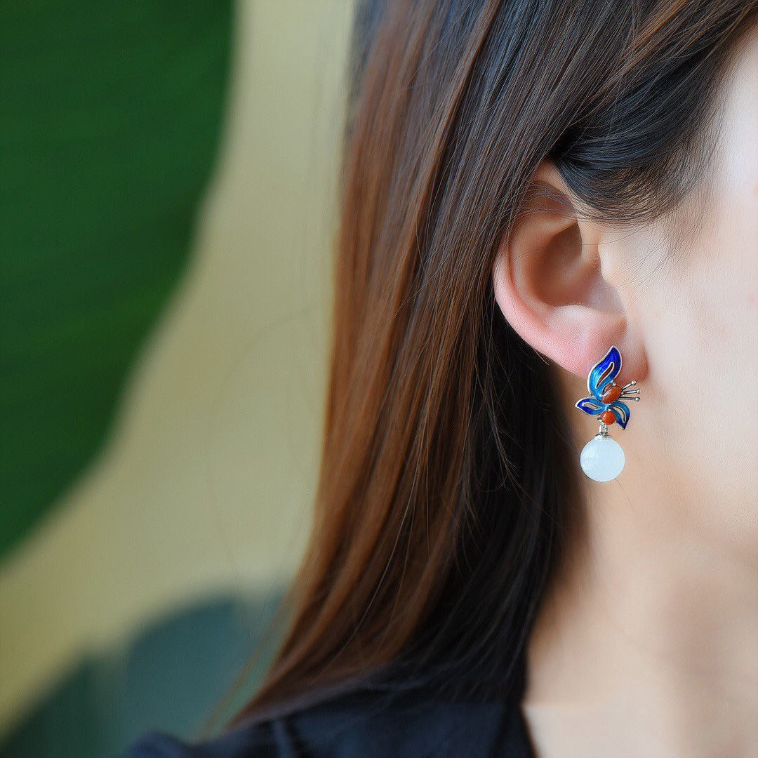 Elegant Gold Earring for Every Occasion