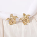 Charming Gold Earring for Any Occasion