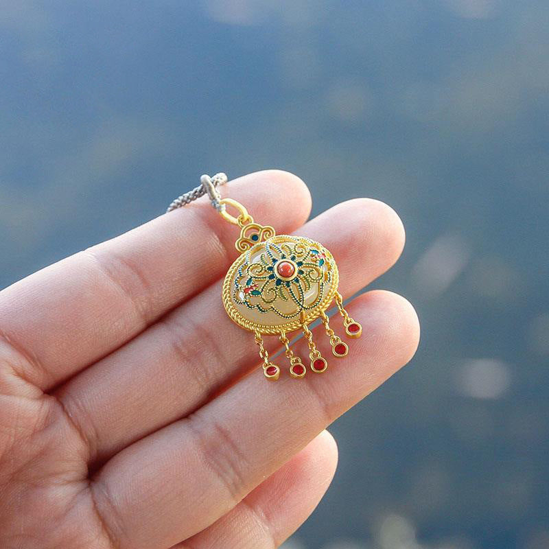 Beautiful Gold Set with Unique Style