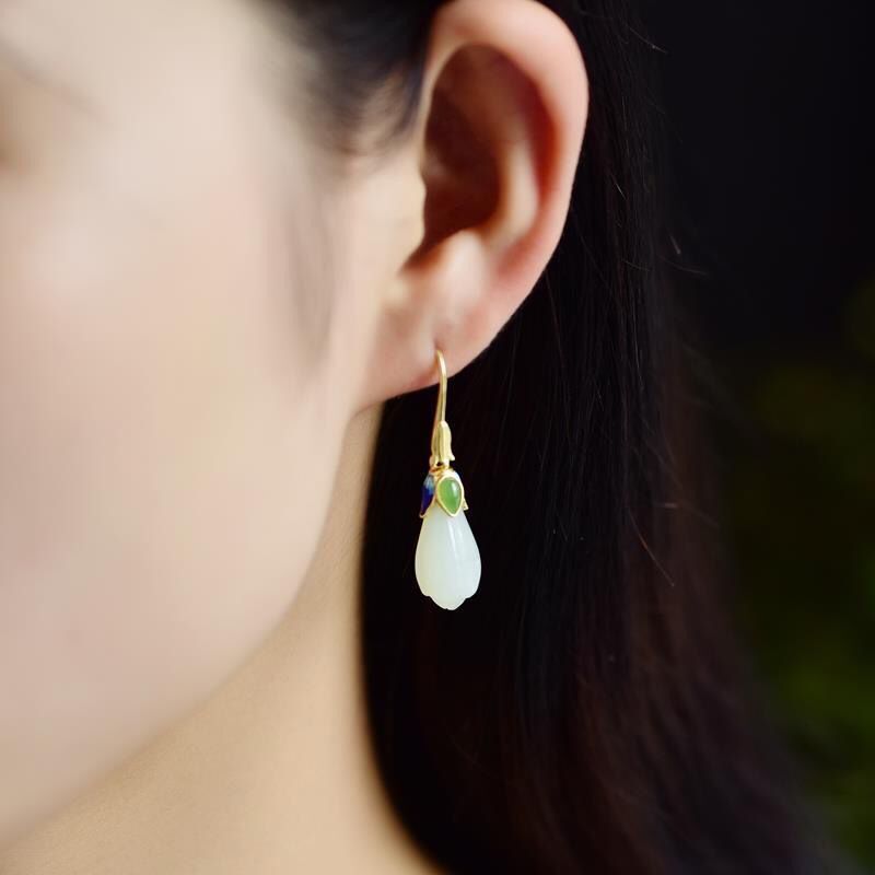 Romantic Silver Earring for Special Moments
