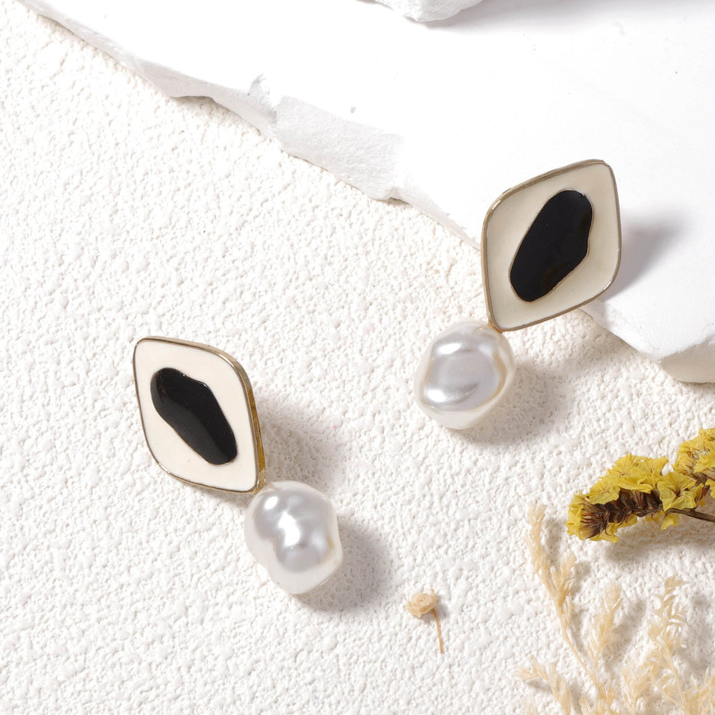 Stunning Pearl Earring for Daily Wear