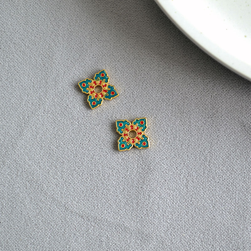 Beautiful Gold Earring with Unique Style