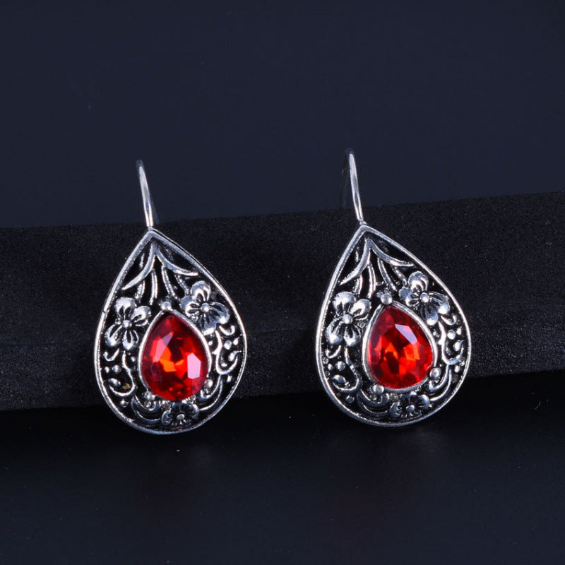 Romantic Silver Earring for Special Moments