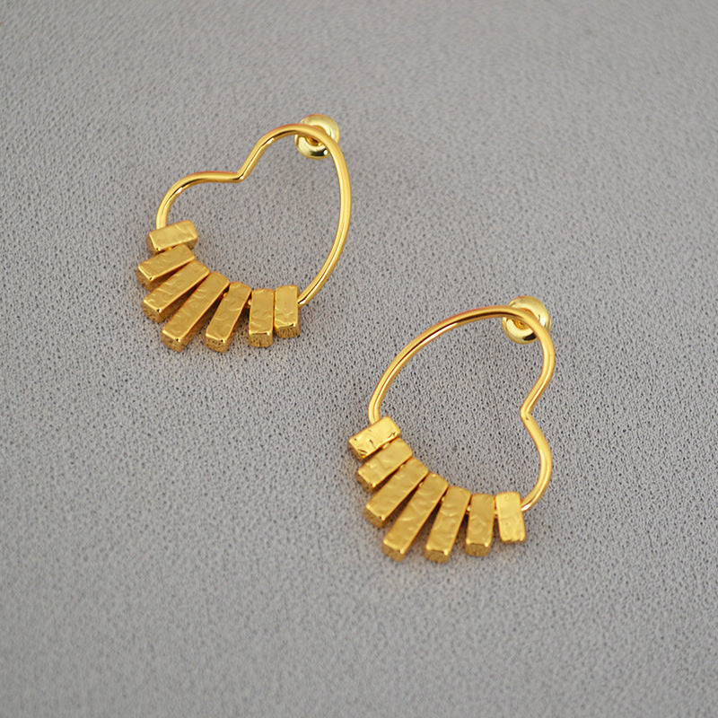 Classic Gold Earring with Timeless Appeal