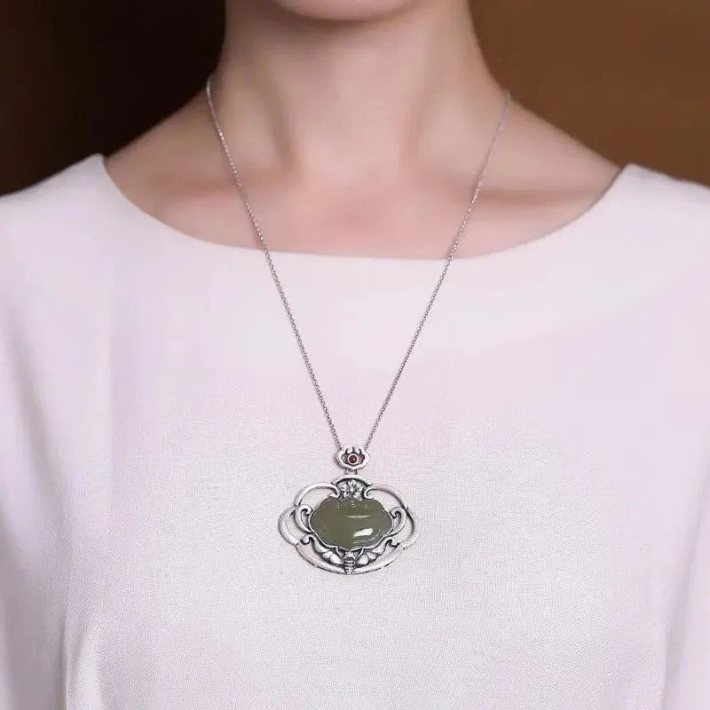 Charming Gold Necklace for Any Occasion