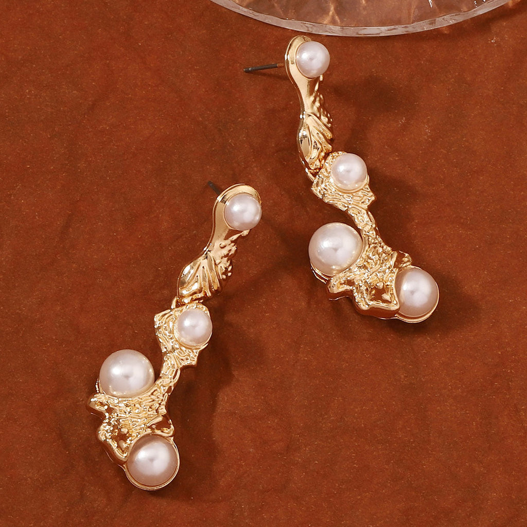 Classic Pearl Earring with Timeless Appeal