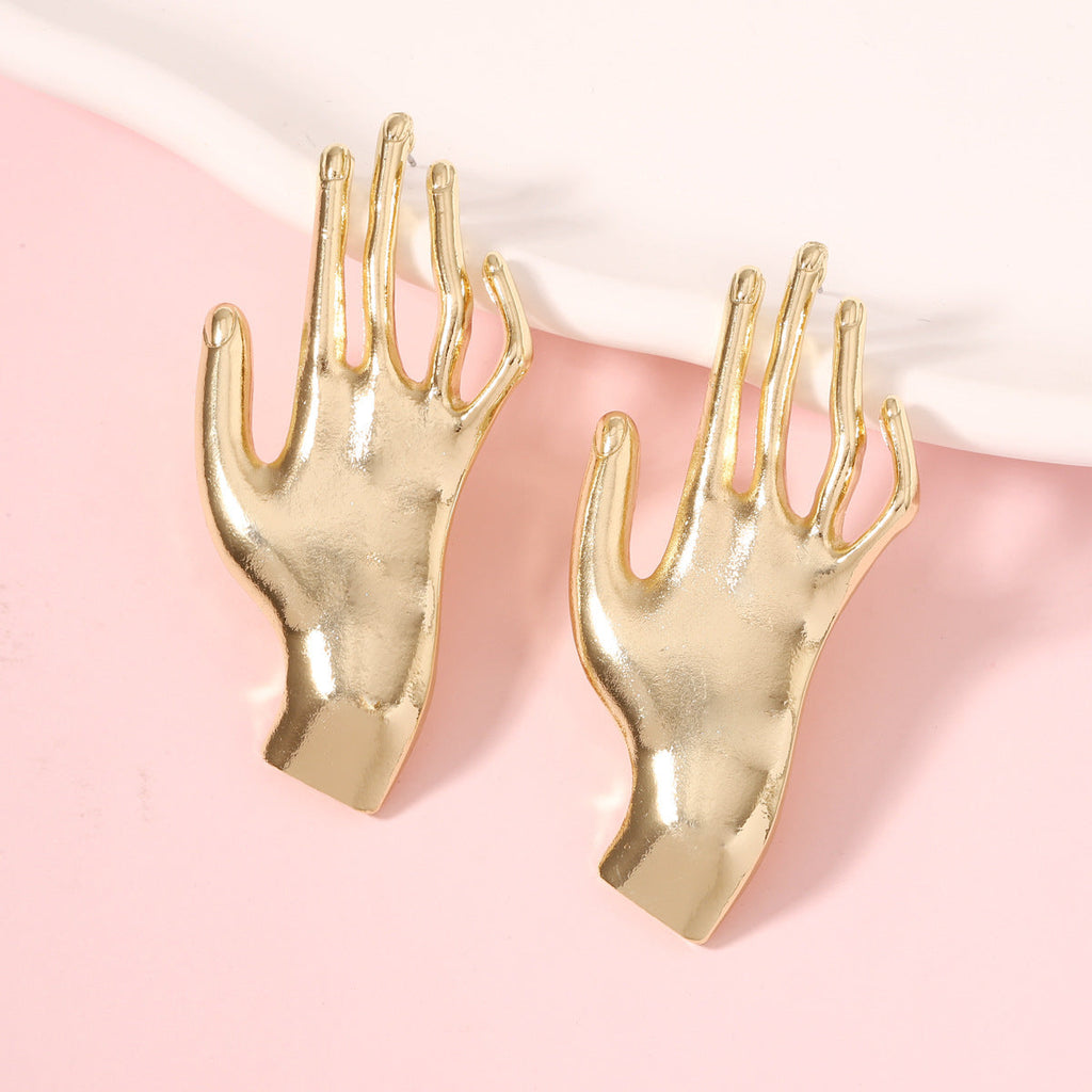 Classic Gold Earring with Timeless Appeal