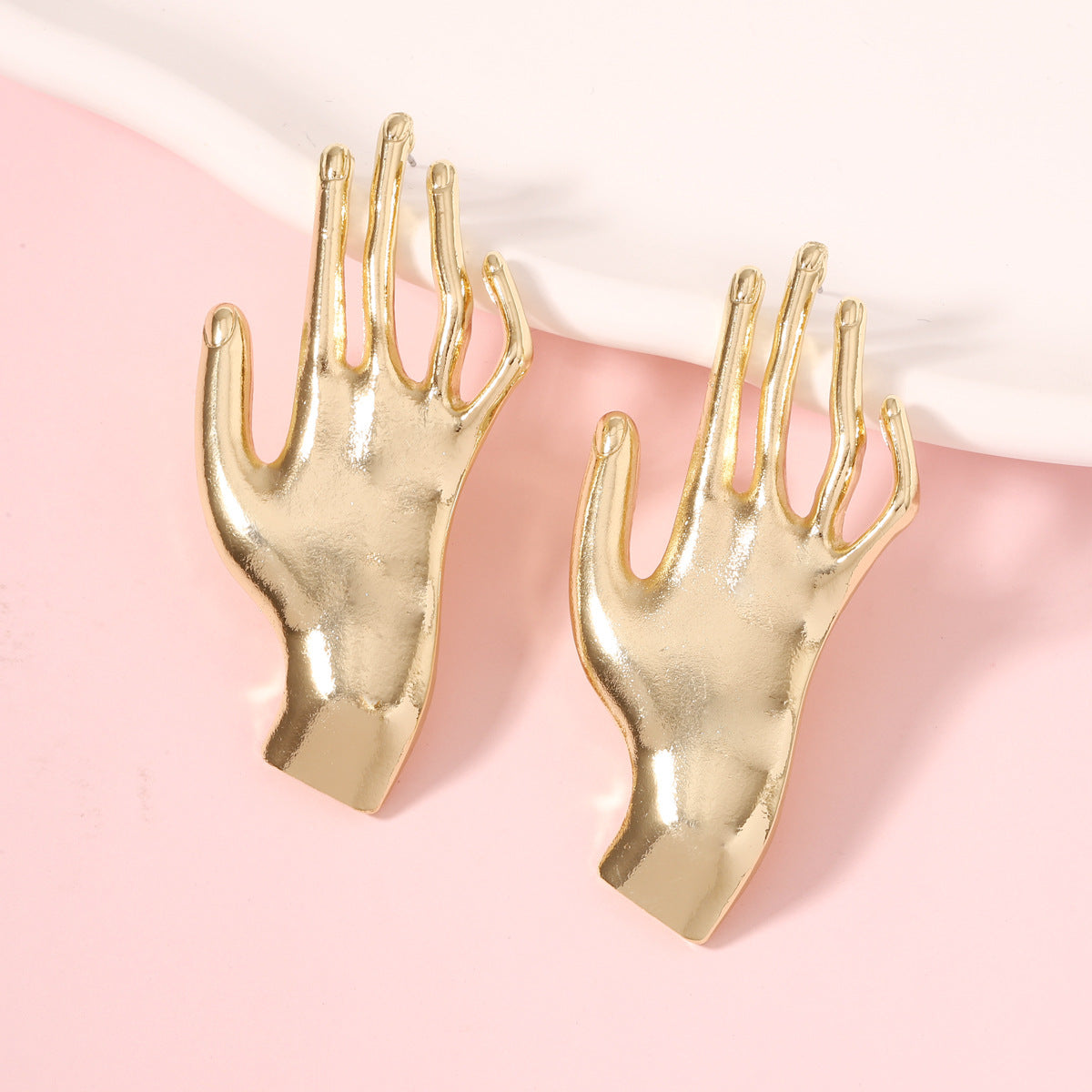 Classic Gold Earring with Timeless Appeal