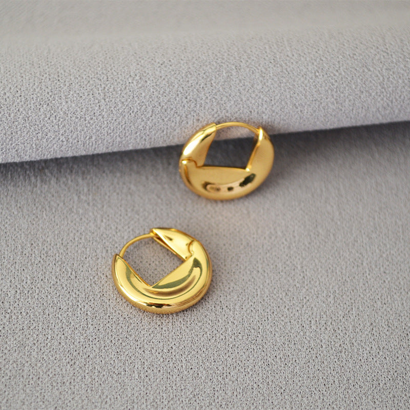 Classic Gold Earring with Timeless Appeal