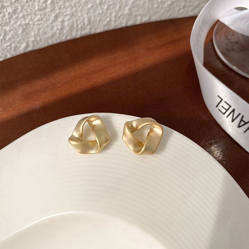 Stunning Gold Earring for Daily Wear