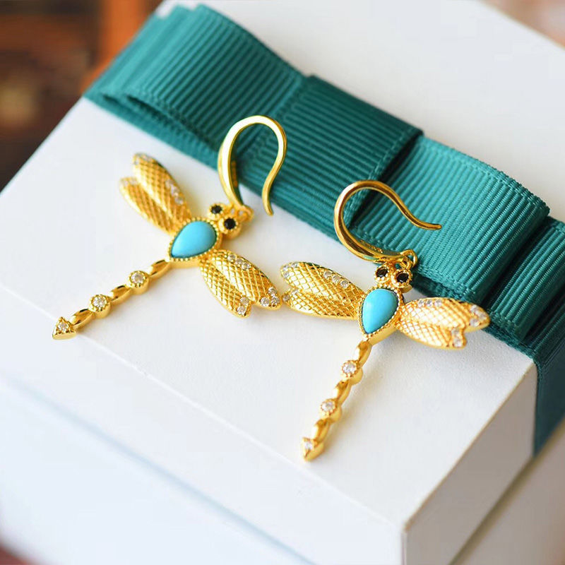 Classic Gold Earring with Timeless Appeal