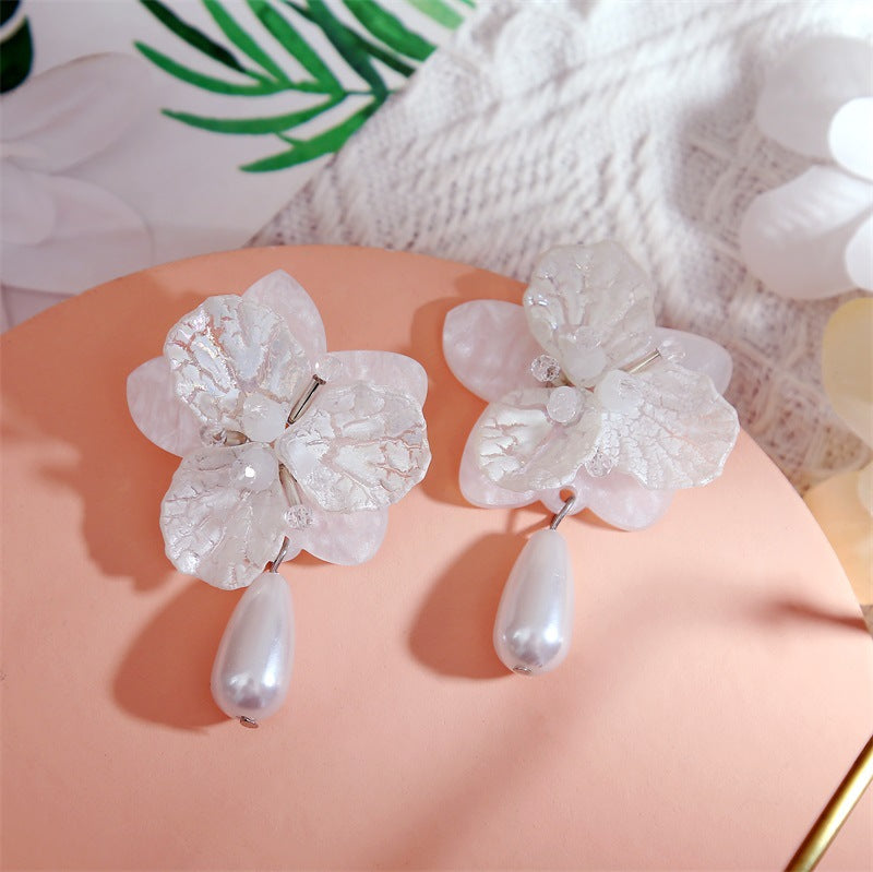 Classic Pearl Earring with Timeless Appeal