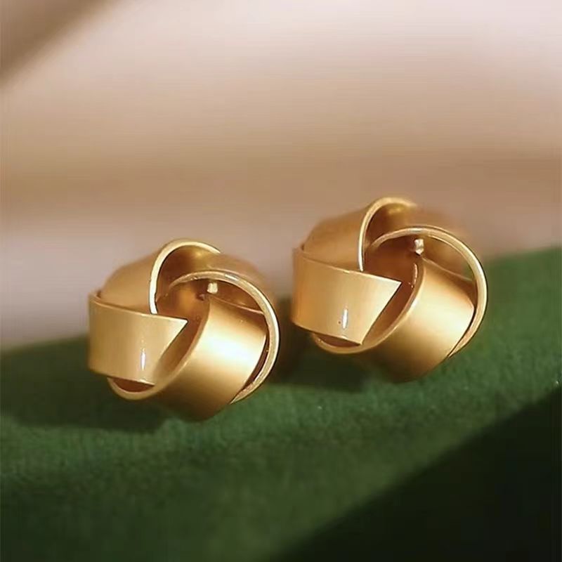 Stunning Gold Earring for Daily Wear