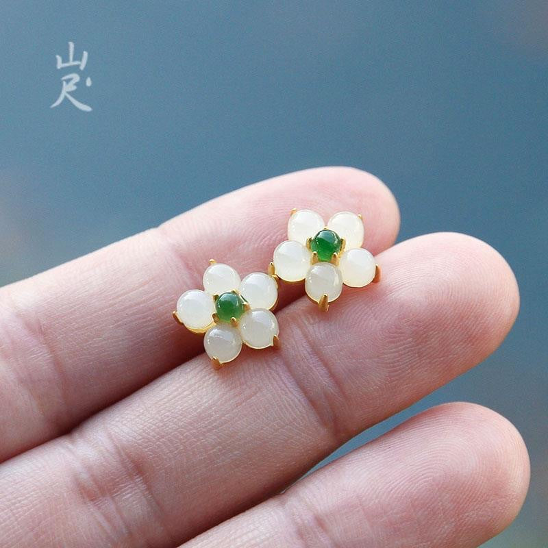 Charming Gold Earring for Any Occasion
