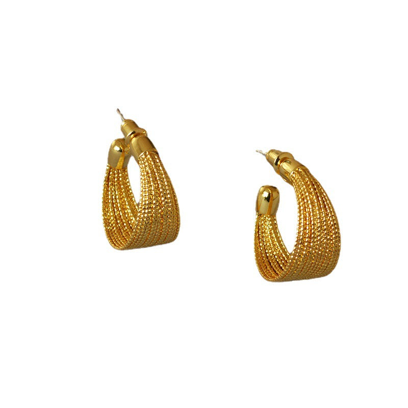 Romantic Gold Earring for Special Moments