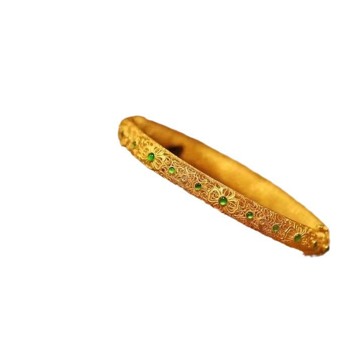 Charming Gold Bracelet for Any Occasion