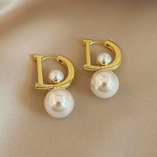 Romantic Gold Earring for Special Moments
