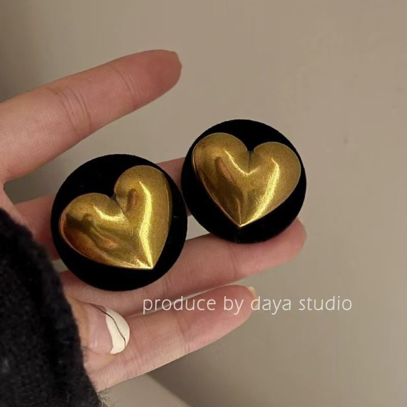 Elegant Gold Earring for Every Occasion