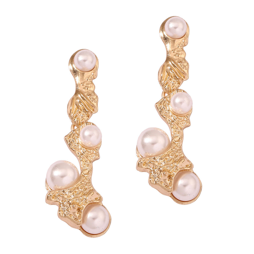 Classic Pearl Earring with Timeless Appeal