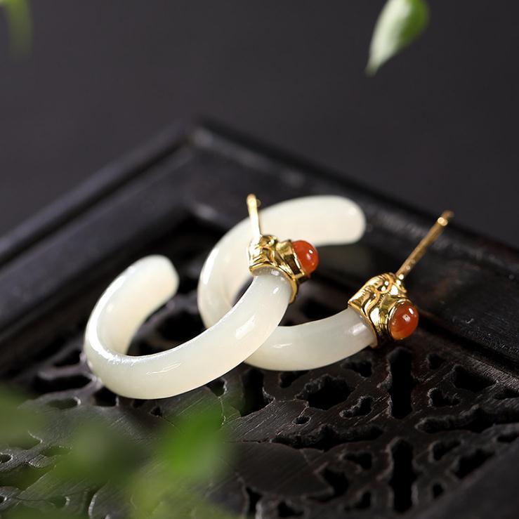 Classic Gold Earring with Timeless Appeal