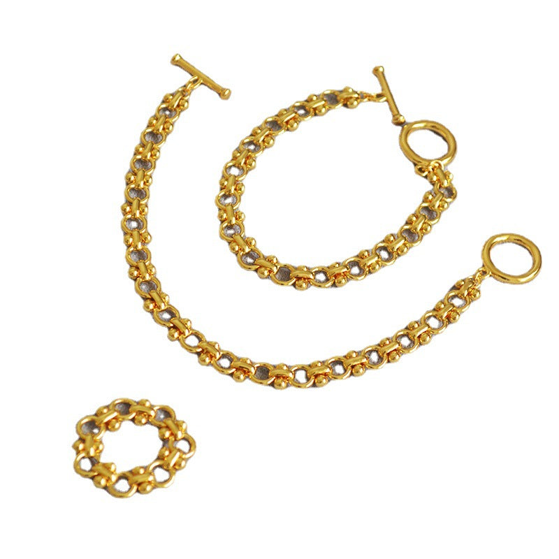 Charming Gold Bracelet for Any Occasion