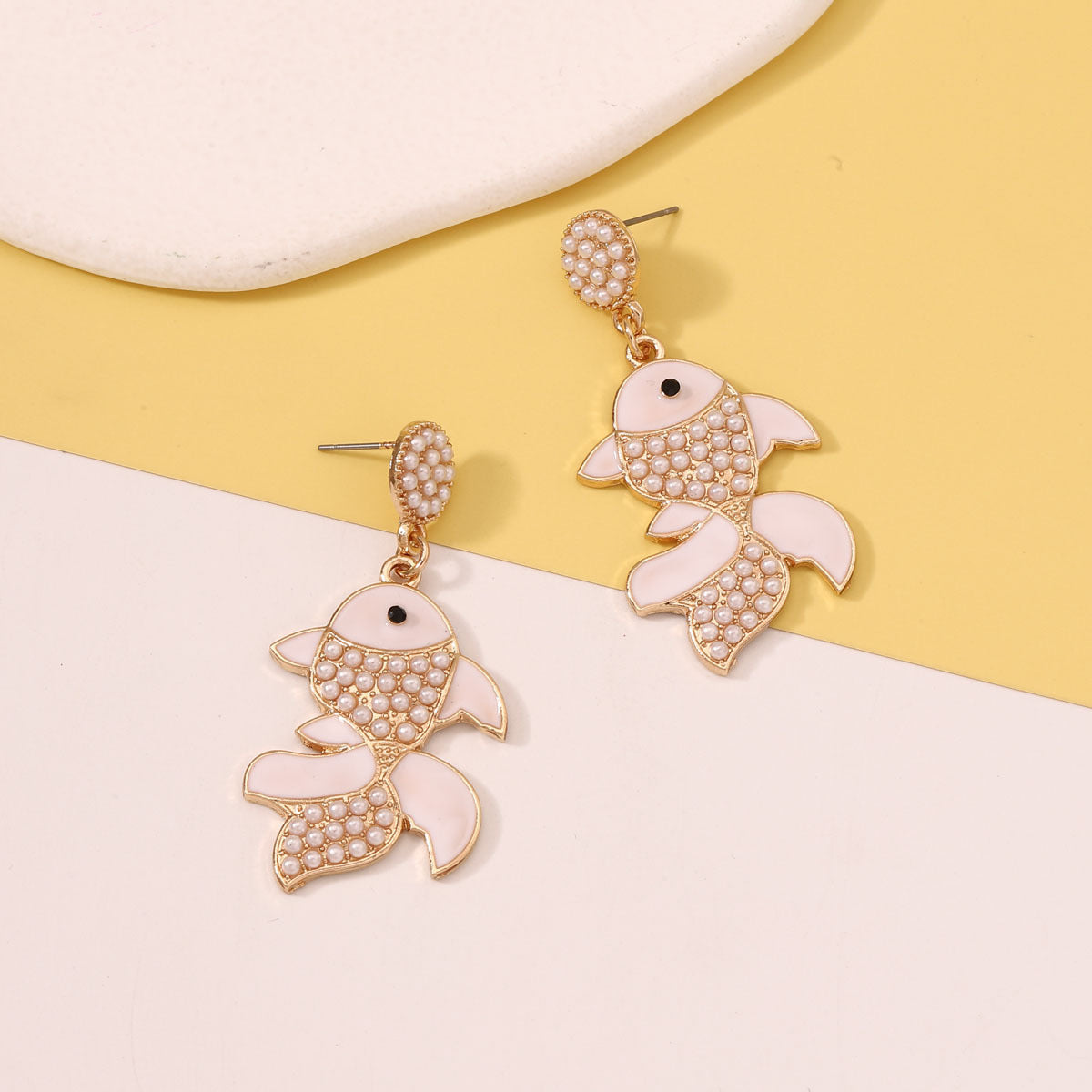 Romantic Gold Earring for Special Moments