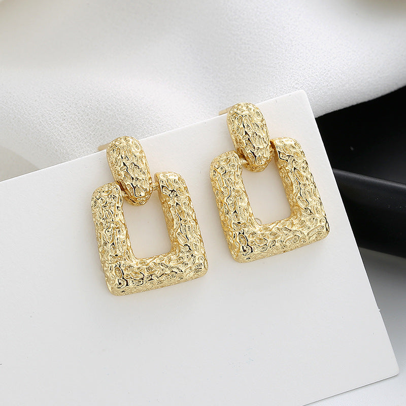 Romantic Gold Earring for Special Moments