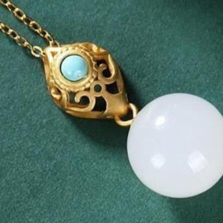 Romantic Gold Necklace for Special Moments