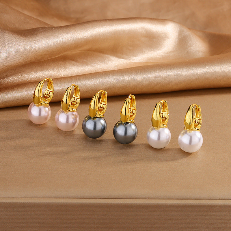 Romantic Gold Earring for Special Moments