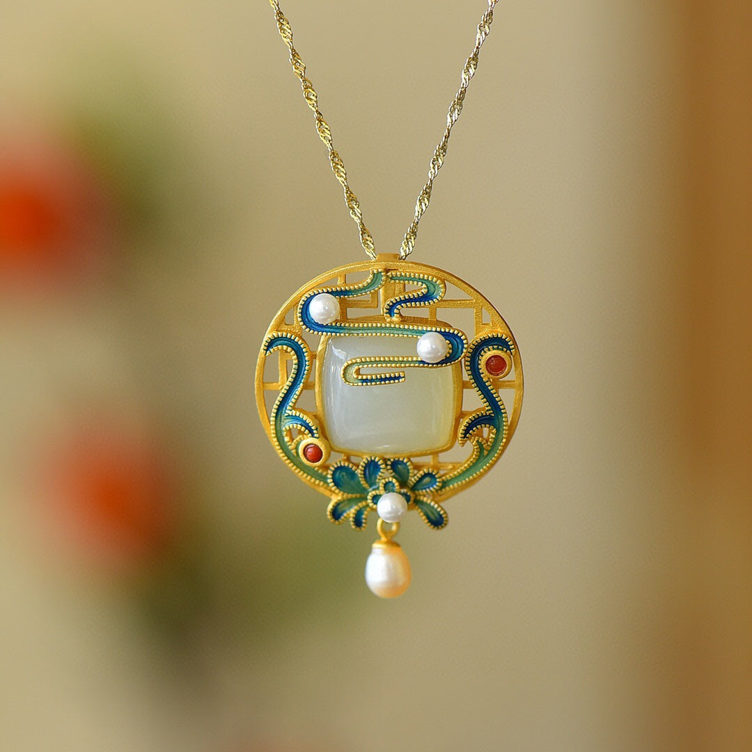 Beautiful Silver Necklace with Unique Style
