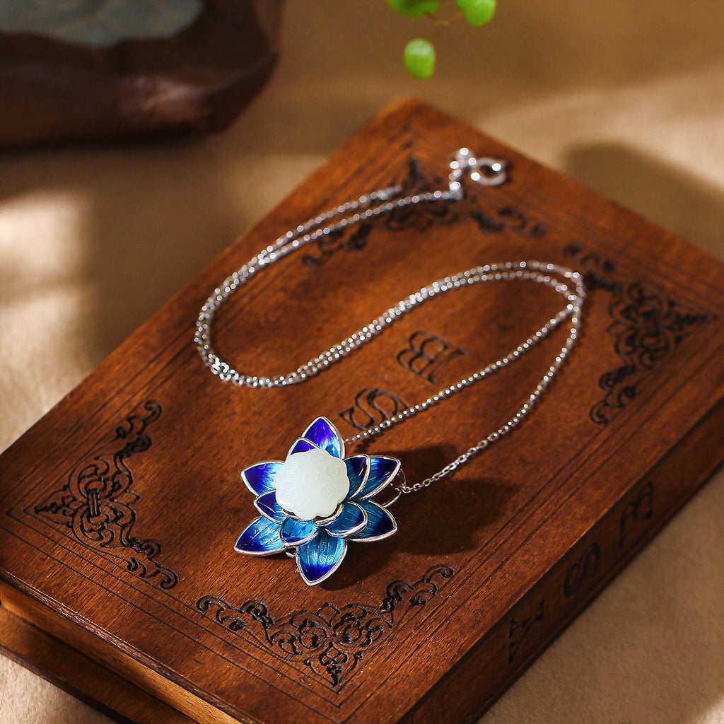 Classic Silver Necklace with Timeless Appeal