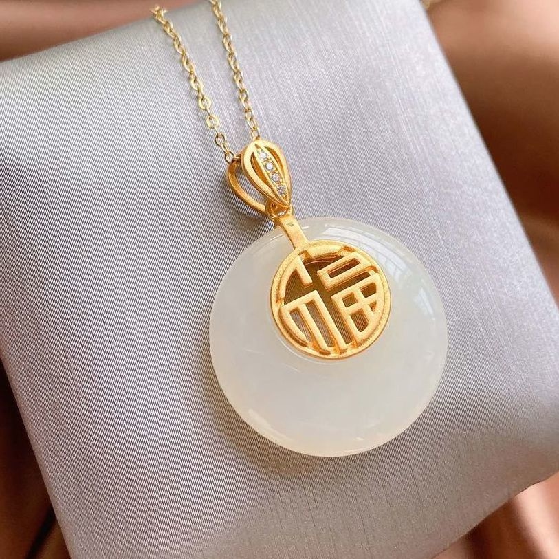 Romantic Gold Necklace for Special Moments
