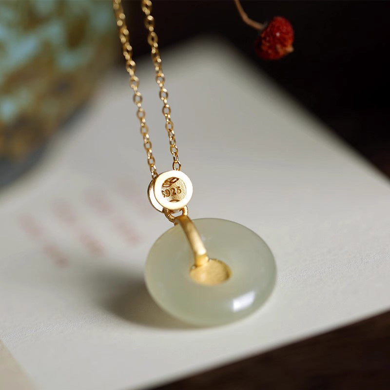 Classic Gold Necklace with Timeless Appeal