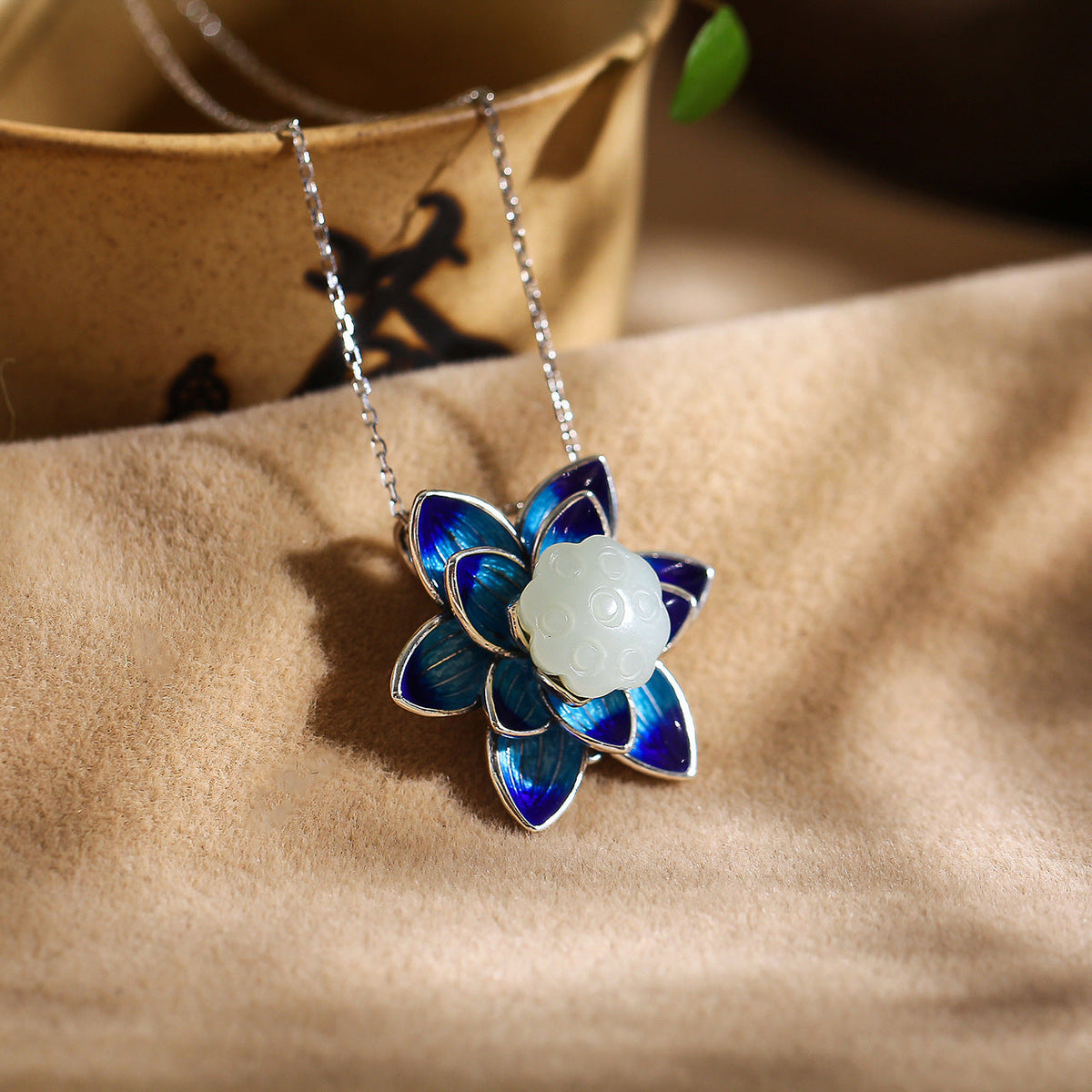 Classic Silver Necklace with Timeless Appeal