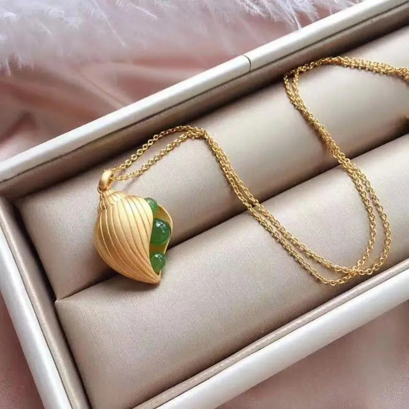 Romantic Gold Necklace for Special Moments