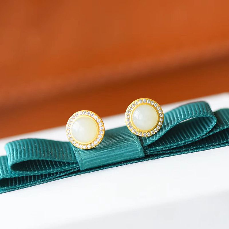 Charming Gold Earring for Any Occasion
