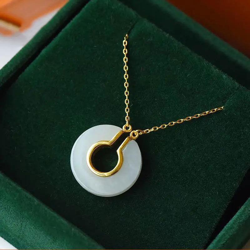 Classic Silver Necklace with Timeless Appeal