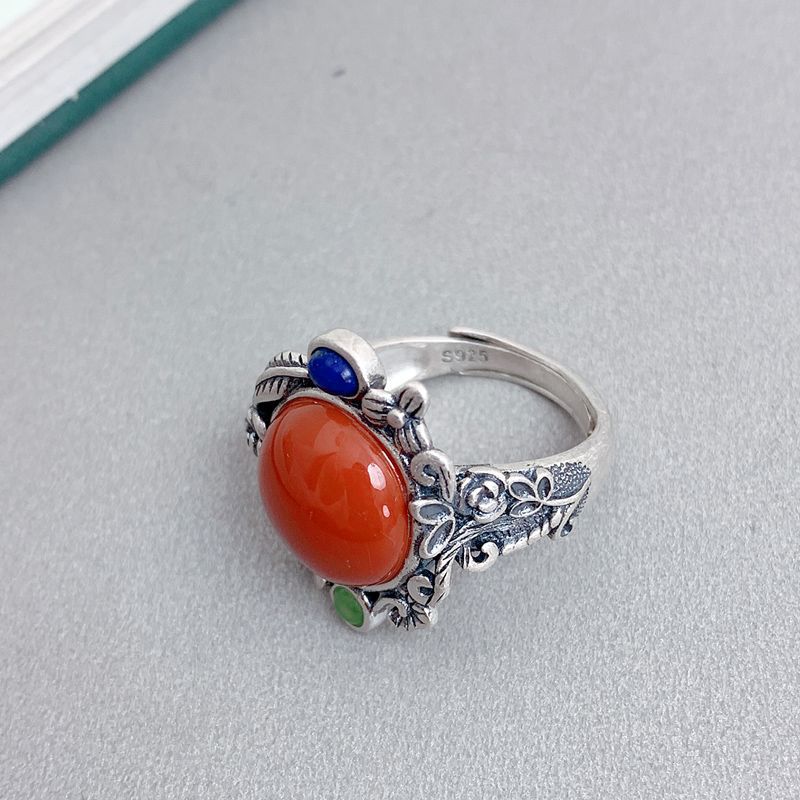 Classic Silver Ring with Timeless Appeal