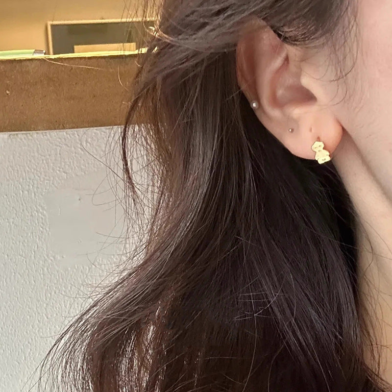 Classic Gold Earring with Timeless Appeal