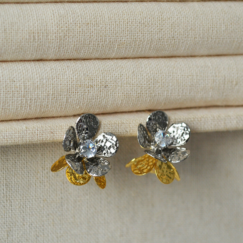 Beautiful Gold Earring with Unique Style