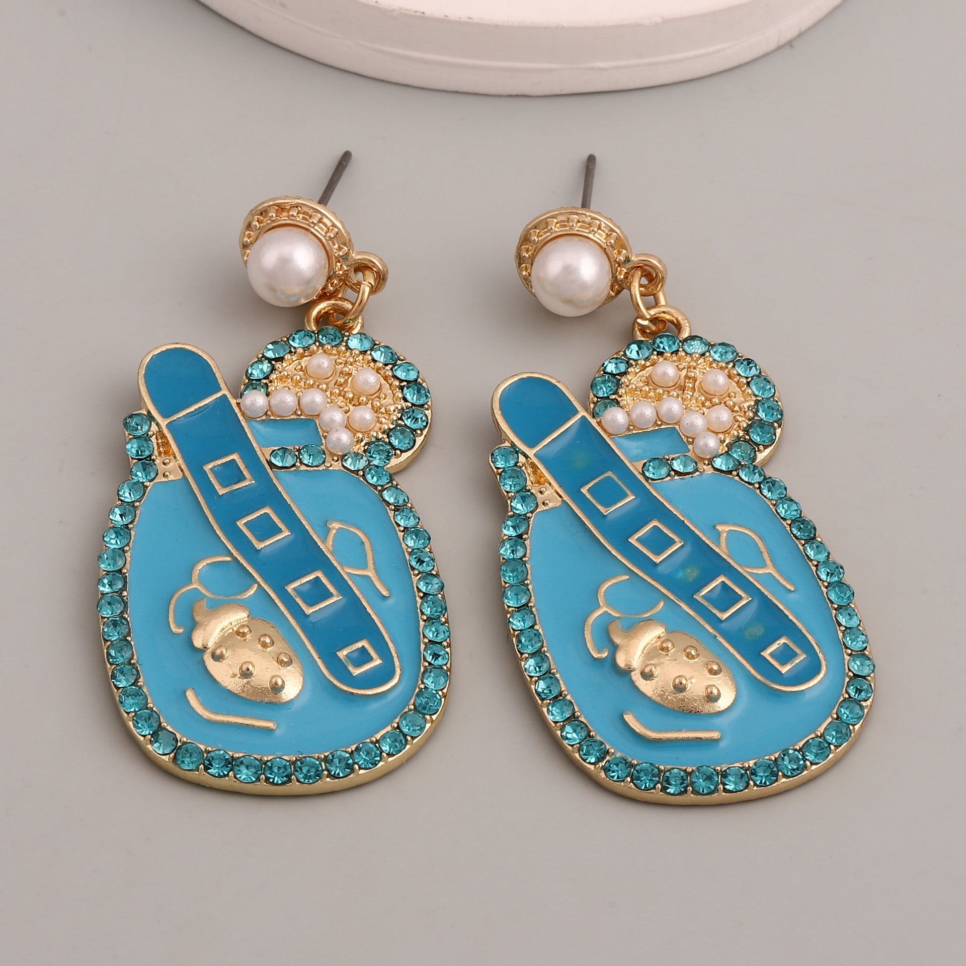 Classic Pearl Earring with Timeless Appeal