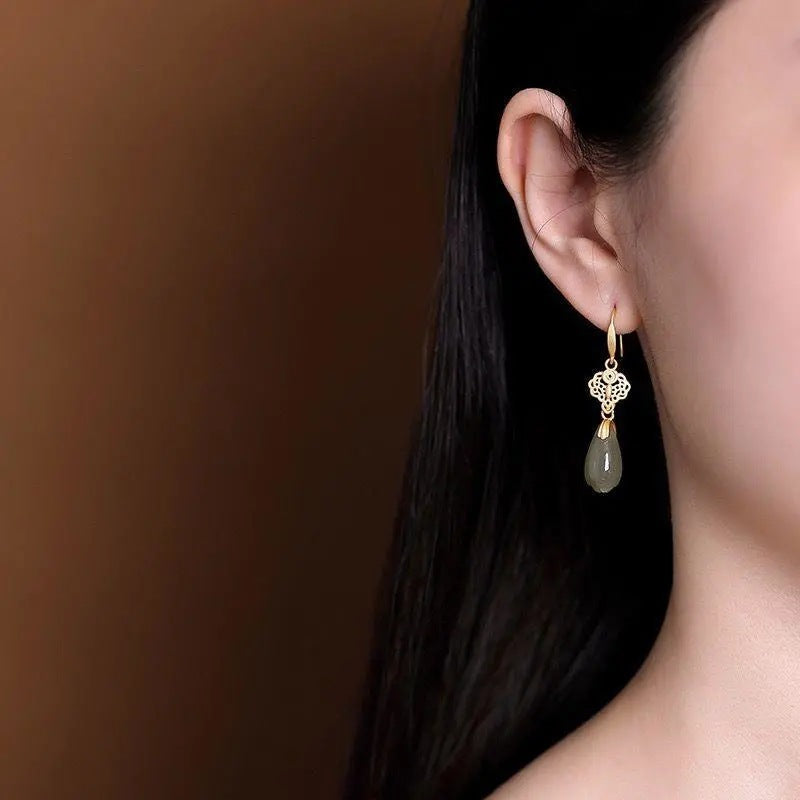 Charming Silver Earring for Any Occasion