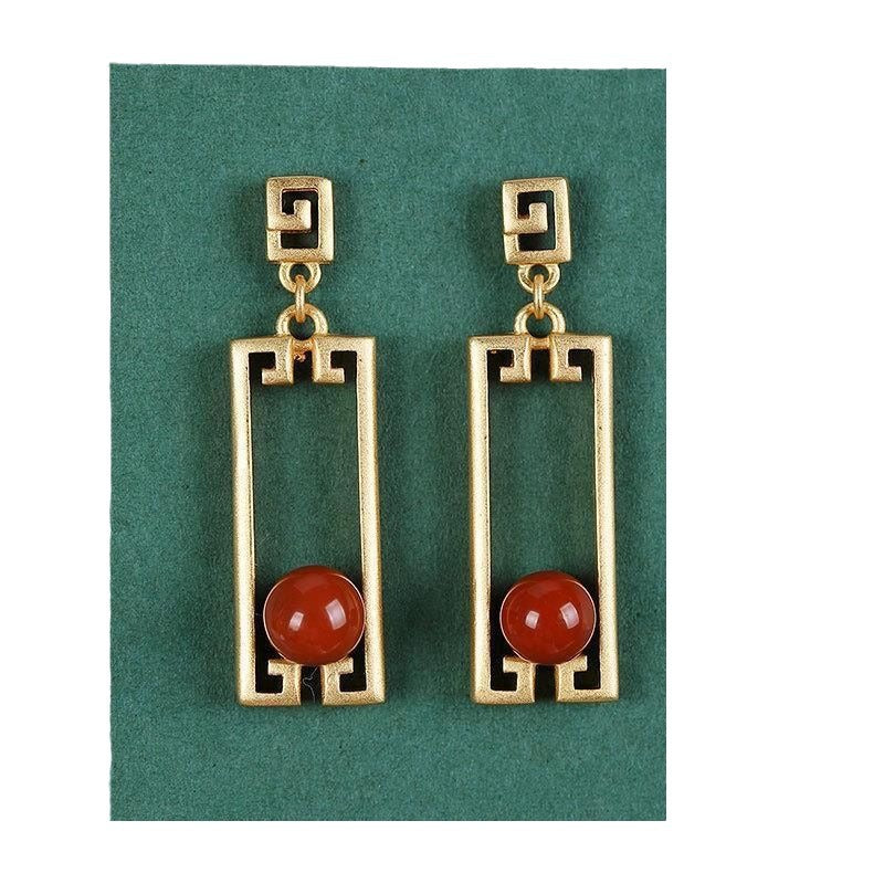 Charming Silver Earring for Any Occasion