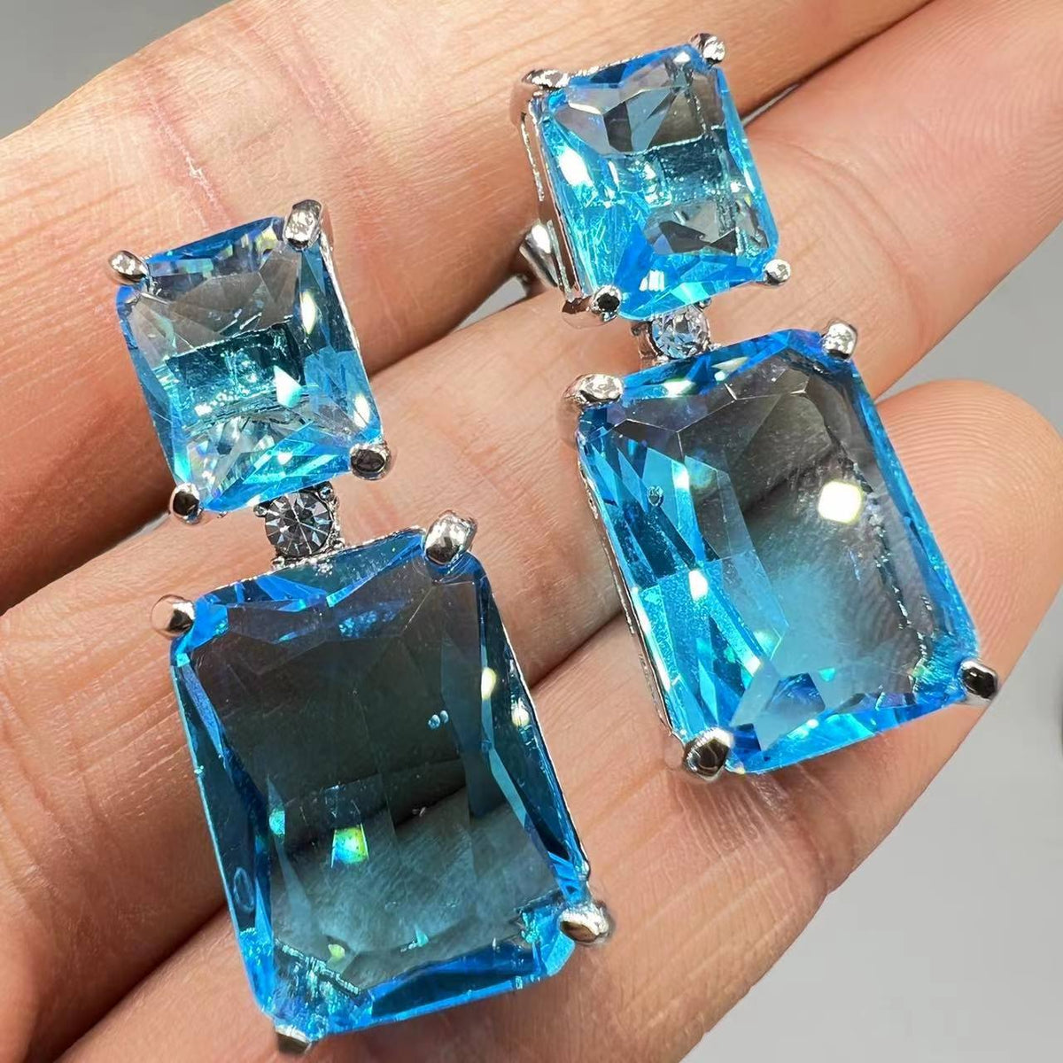 Charming Earring for Any Occasion