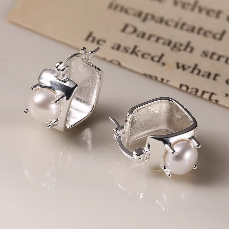 Classic Pearl Earring with Timeless Appeal