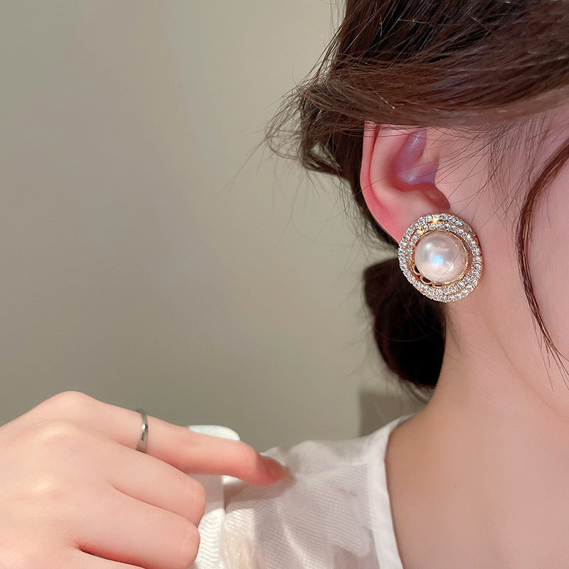 Romantic Pearl Earring for Special Moments
