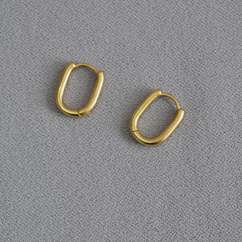 Beautiful Gold Earring with Unique Style