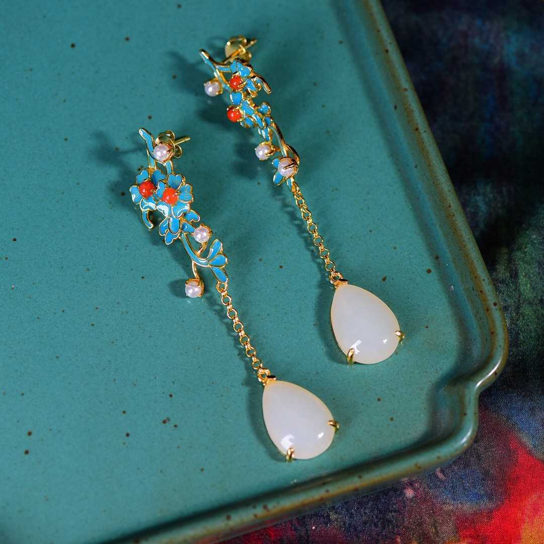 Beautiful Silver Earring with Unique Style