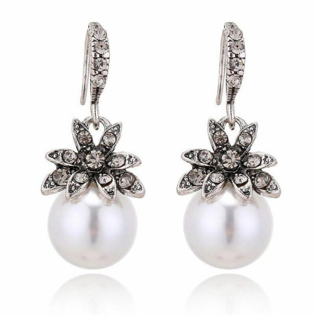 Classic Pearl Earring with Timeless Appeal