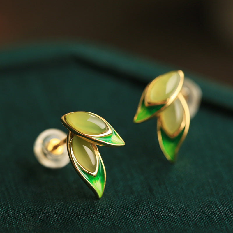 Charming Silver Earring for Any Occasion